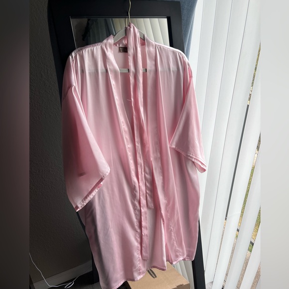 Set of two (2) satin robes - Picture 11 of 12